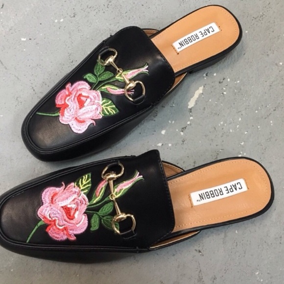BLACK FLORAL EMBROIDERED MULE SIZE 7 - Picture 4 of 6